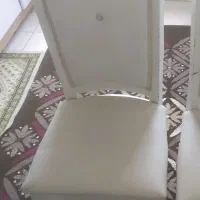 سه عدد صندلی