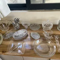تعدادی ظروف در حد نو کریستالی و بلور ظرف پذیرایی