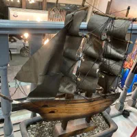 کشتی چوبی بزرگ سالم