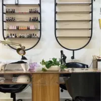 میز ناخن دونفره با فن ناخنکاری