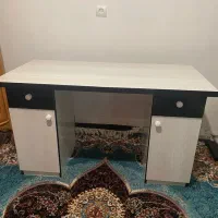 میز تحریر و پیشخوان