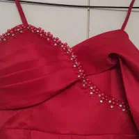 پیراهن پرنسسی قرمز|لباس|بومهن, |دیوار