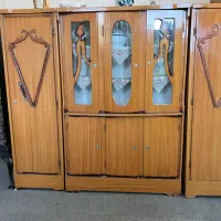 کمد چوبی و ساعت