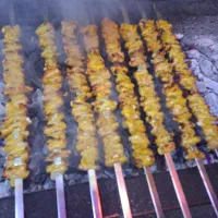 به یک خانم نیازمندیم