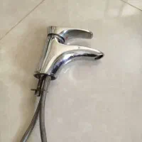 دوعدد شیر توالت و روشویی