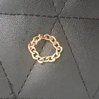 یک جفت گوشواره و حلقه شل کارتیر