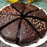 سفارش انواع کیک شکلاتی، وانیلی، زعفرونی