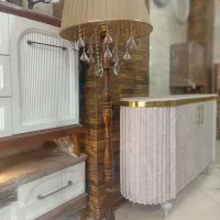 آباژور ایستاده