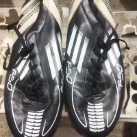 کفش   فوتبال  ۴۰۰