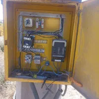 نیاز به یک برقکار  و یک راننده با خودرو