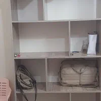 کتابخانه بزرگ ایستاده
