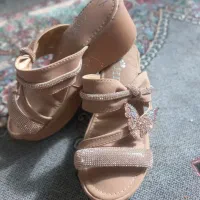 سه جفت کفش صندل