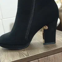 بوت مجلسی نو|کیف، کفش، کمربند|قم, چهل درخت‎|دیوار