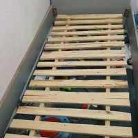 تخت نوجوان سالم و مرتب همراه کفی نردبانی