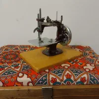 چرخ خیاطی قدیمی انگلیسی یک وجبی درحد اکبند|کلکسیون اشیاء عتیقه|تهران, جنت‌آباد مرکزی|دیوار