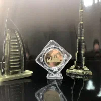 سکه یادبود دبی + ماکت برنزی برج خلیفه و برج العرب|کلکسیون سکه، تمبر، اسکناس|کرج, شهرک بنفشه|دیوار