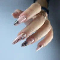 کاشت و ترمیم ناخن / خدمات مژه در خزانه بخارایی