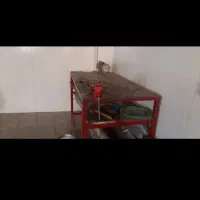 میز کار اهنی با دستگاه گیرپا