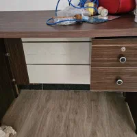 میز تحریر سالم