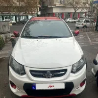 کوییک ار پارس خودرویی سفیدسقف قرمز