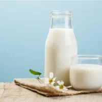 شیر گاوی پر چرب و کاملا بهداشتی به شرط۶۷۰/۰۰۰ ریال
