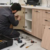 تعمیرات کابینت تعویض لولا ریل و..