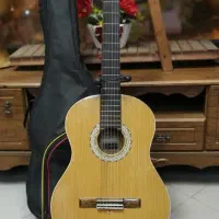 گیتار|گیتار، بیس، امپلیفایر|لاهیجان, انقلاب|دیوار