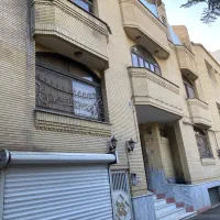 طبقه اول ، کفایی ،۱۷۰ متر، ۳ خواب، با پارکینگ