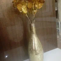 آجیل خوری و گل و گلدان