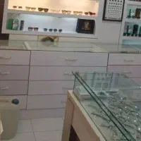 تعدادی ویترین به فروش میرسد