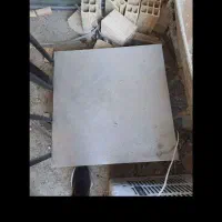 ترازو و ۳۰۰کیلیویی و میز دخل شیشه ا ی مغازه