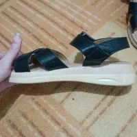 صندل نو به علت بزرگ بودن سایز|کیف، کفش، کمربند|فومن, |دیوار