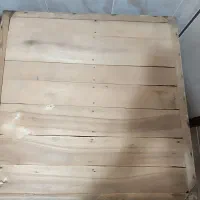 کرسی چوبی محکم و قدیمی