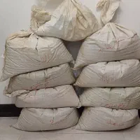 مقداری پودر گیاهان دارویی
