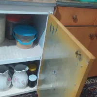 چند عدد کابینت تمیز ،اجاق گاز عالی و آبگرمکن لورچ