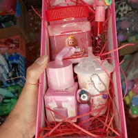 پک ارایشی روز زن و مادر امروز خوشحالش کن|آرایشی، بهداشتی، درمانی|کرمان, |دیوار