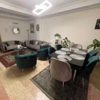 مبلمان راحتی و میز ناهار خوردی در حد نو