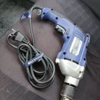 یک عدد دریل نو   ولی بدون کارتن  و ابزار