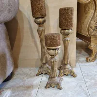 ۳ عدد شمعدان کنار سالنی