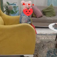 مبل پنج نفره همراه جلو مبلی و۴ عدد صندلی