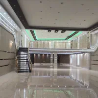 اجاره مغازه نمایشگاهی بر بلوار کرهرود ۱۳۰متری