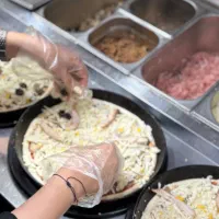 نیروی کاربلد فست‌فود (پیتزا‌زن یا لاین‌کار)