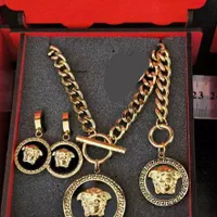 ست گردنبند و گوشواره و دستبند مجلسی