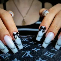 کاشت ناخن و آموزش با مدرک