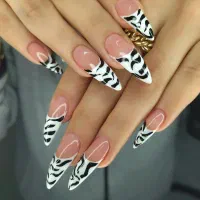 کاشت ناخن و اموزش کاشت ناخن