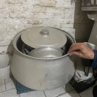 قابلمه و دو عدد لگن بزرگ|ظروف پخت‌وپز|یزد, |دیوار