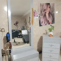 4عدد آیینه با کنسول زیر و دراور و یک عدد کانتر