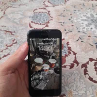 اپل iPhone 8 با حافظهٔ ۶۴ گیگابایت