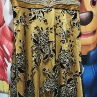 تعدادی لباس مجلسی و کت و شلوار مردانه