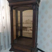 تخت و ویترین چوبی